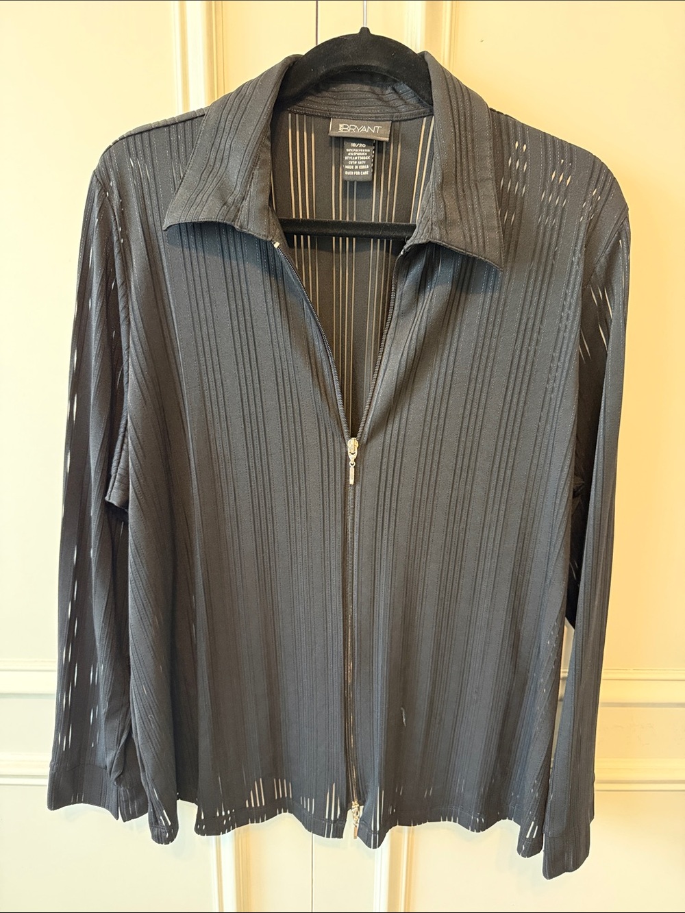 Women's Black Zip-Front Lightweight Jacket